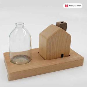 جاعودی کلبه ای چوبی با گلدان شیشه ای دکوری