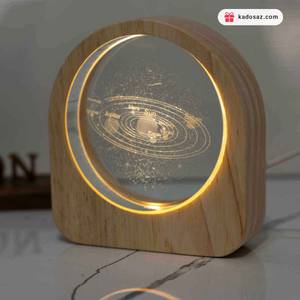 چراغ خواب کریستالی با قاب چوبی در طرح‌ زحل