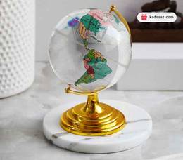 کره زمین کریستالی پایه طلایی با نقشه رنگی