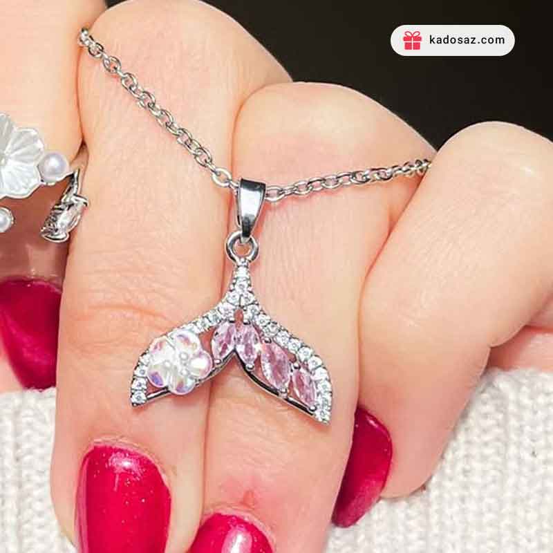 گردنبند دم وال نگین دار